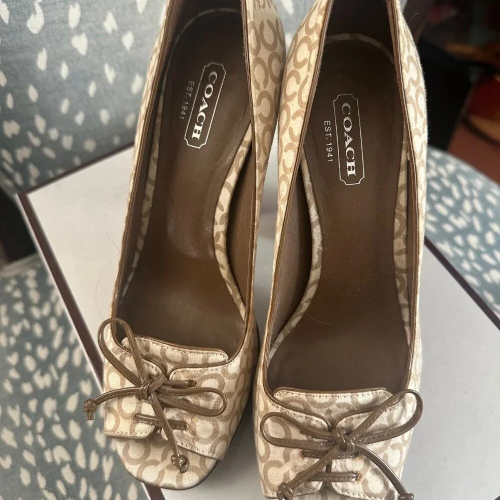 Coach Women’s “Corey” A3320 Open‑Toe Pumps – Size 5.5 - Picture 3 of 8